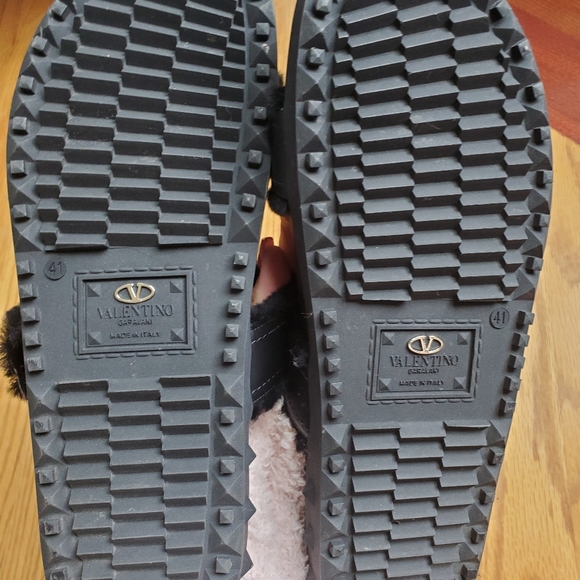 Valentino Garavani Slide Sandal - Picture 4 of 4